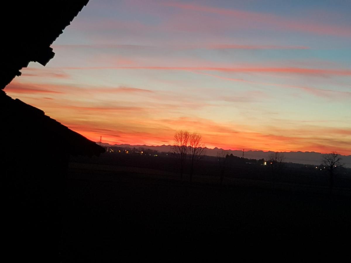 Az.Agr.Cascina Moretta Momo Esterno foto