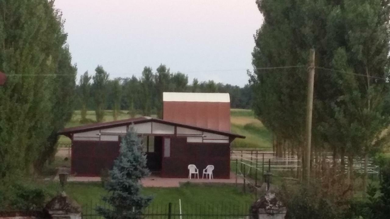Az.Agr.Cascina Moretta Momo Esterno foto