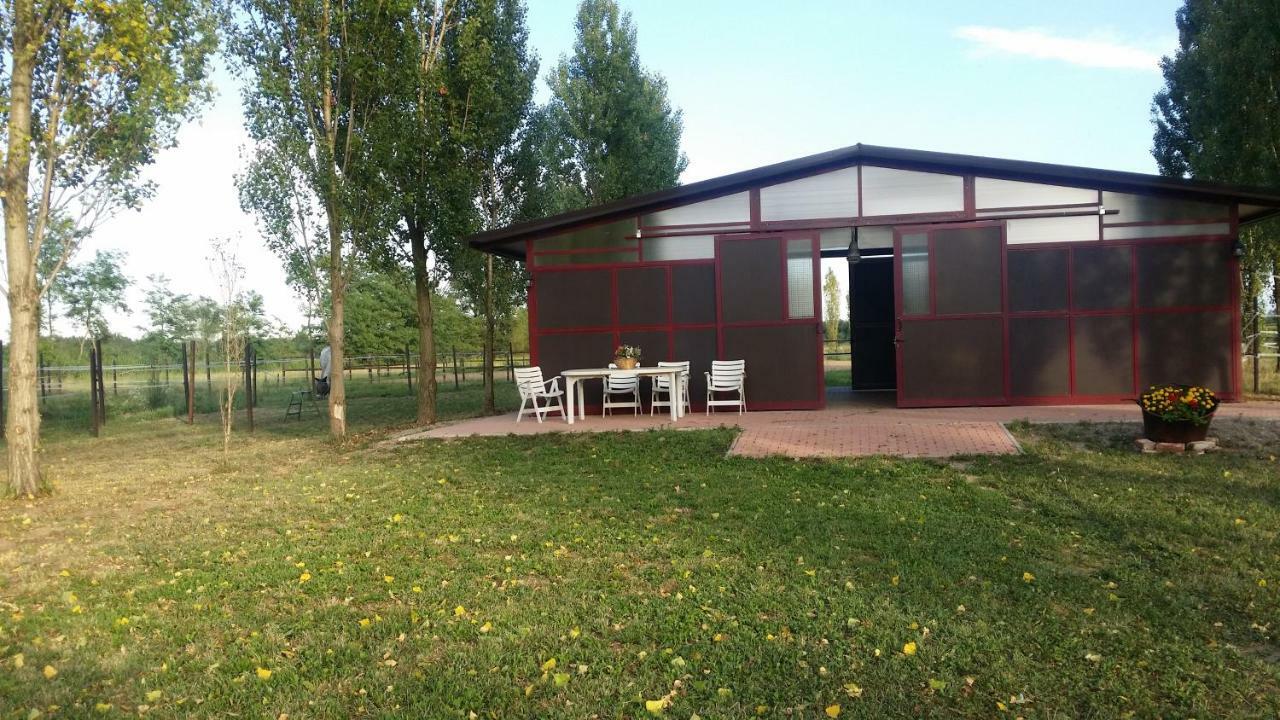 Az.Agr.Cascina Moretta Momo Esterno foto