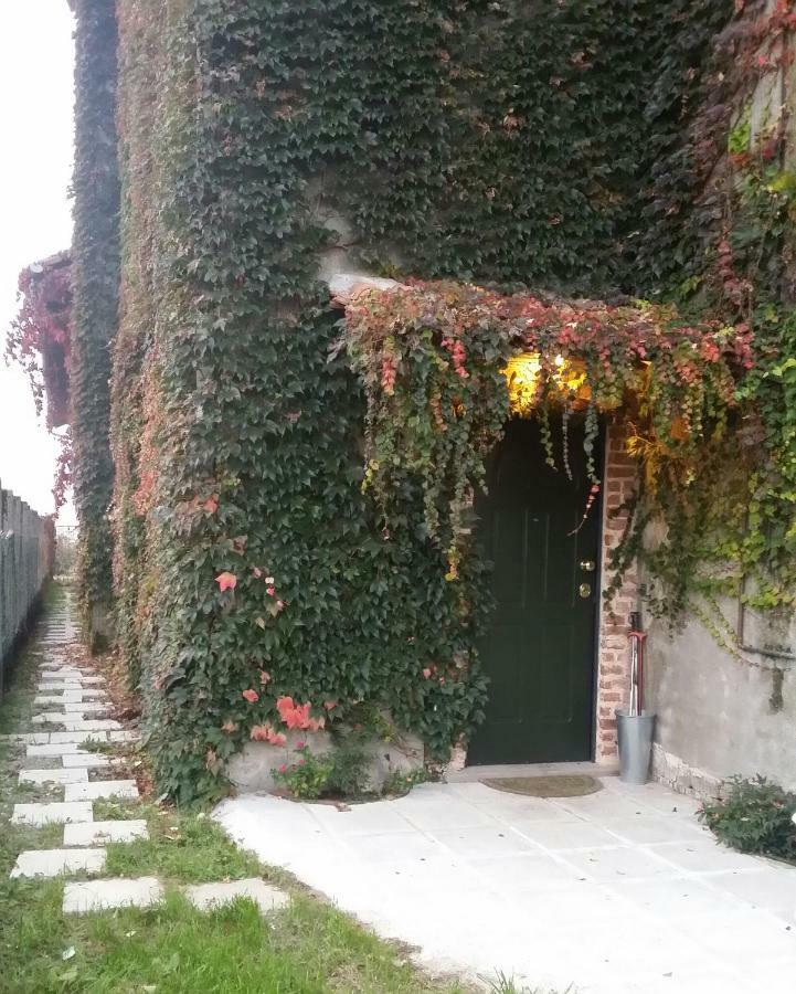 Az.Agr.Cascina Moretta Momo Esterno foto