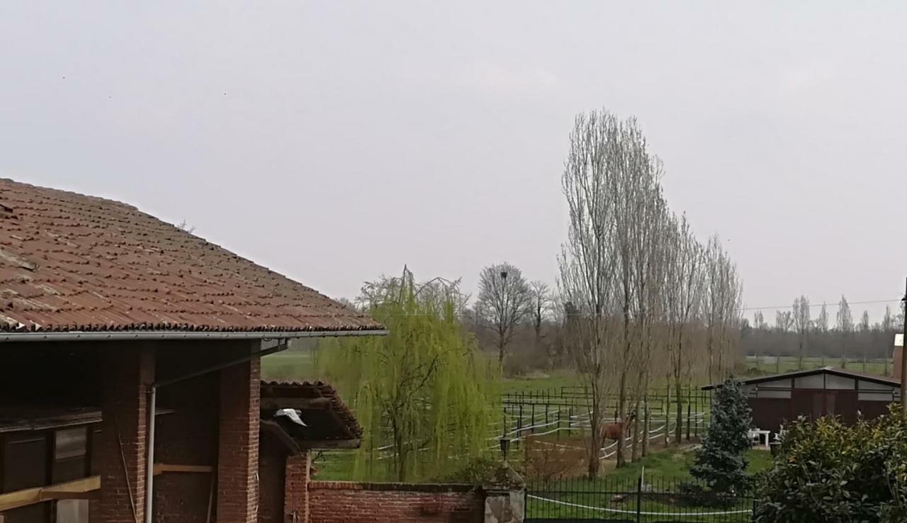 Az.Agr.Cascina Moretta Momo Esterno foto