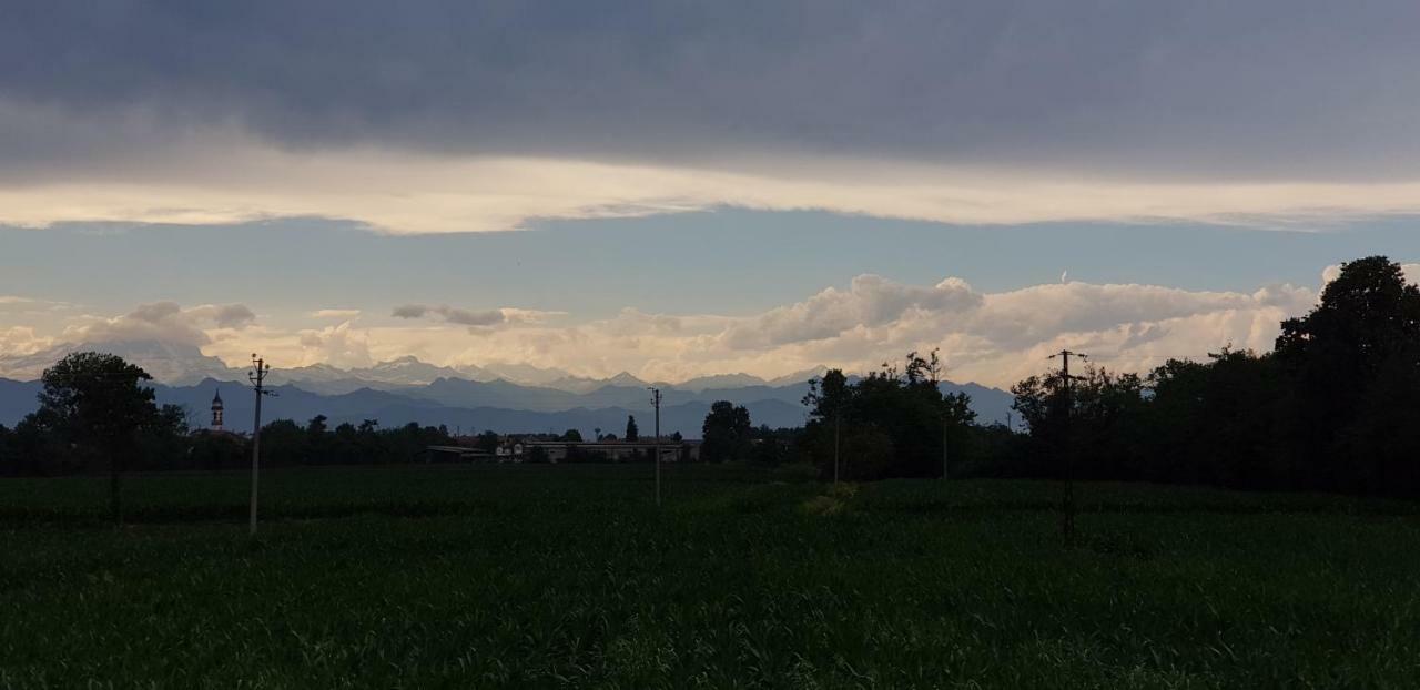 Az.Agr.Cascina Moretta Momo Esterno foto